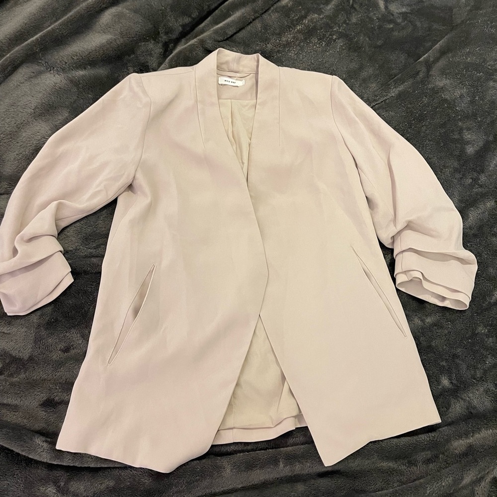 Blazer with shoulder pads and cinched sleeves